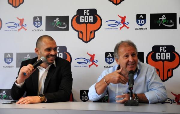 Zico responde com bom humor a pergunta sobre sua nova miss&atilde;o na &Iacute;ndia.(Imagem:Andr&eacute; Dur&atilde;o)