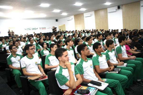 Mais de 1.200 estudantes iniciam preparação para alcançar nota mil no Enem(Imagem:João Pio)