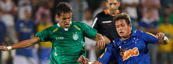 Em jogo confuso e de muitos gols, Cruzeiro vence Guarani por 4 a 2