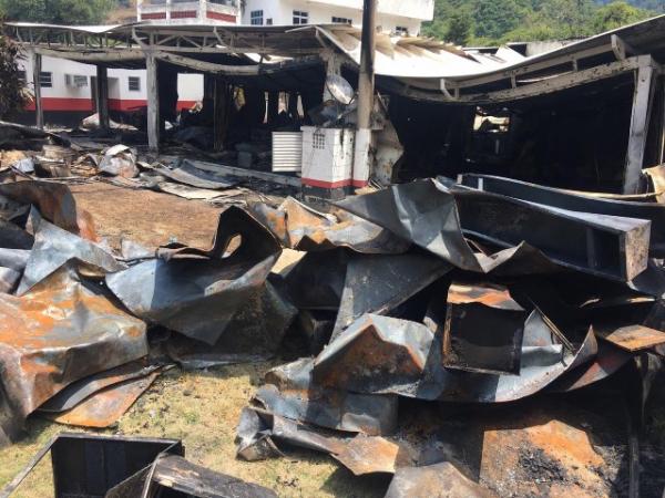 O que restou do alojamento do Ninho do Urubu ap&oacute;s inc&ecirc;ndio.(Imagem:Leslie Leit&atilde;o/TV Globo)