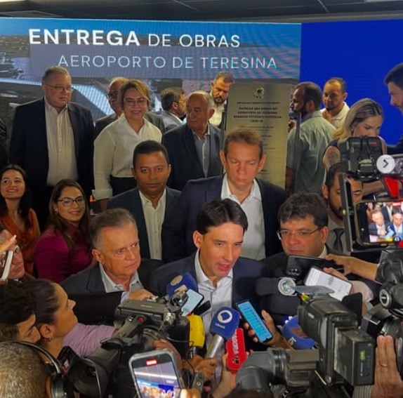 Dr. Francisco Costa participa da entrega da reforma do Aeroporto Petrônio Portela em Teresina