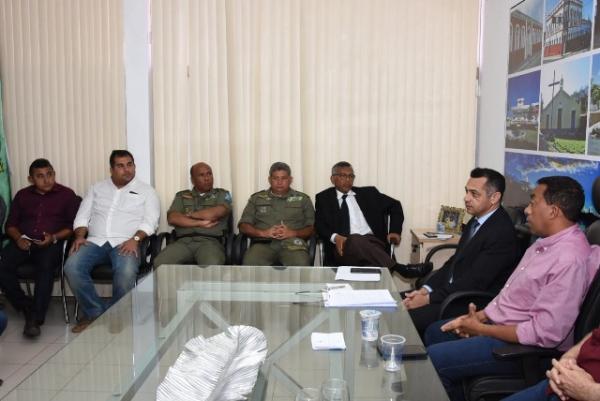Prefeitura Municipal promove reunião com entidades competentes para discurtir segurança pública.(Imagem:SECOM)