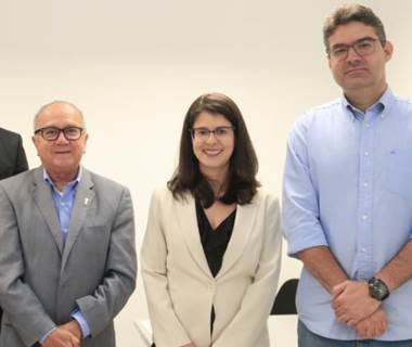 Luciano visita o Ministério Público e assina termo de compromisso com a saúde