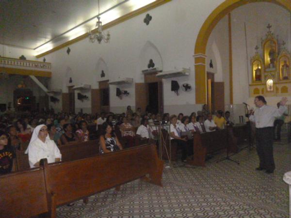 Católicos celebram Missa de Cinzas e início da Quaresma em Floriano