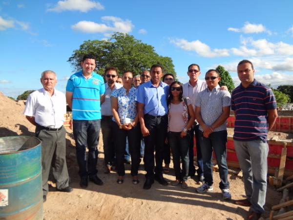 Prefeito visita obras de Unidade Básica de Saúde em Floriano