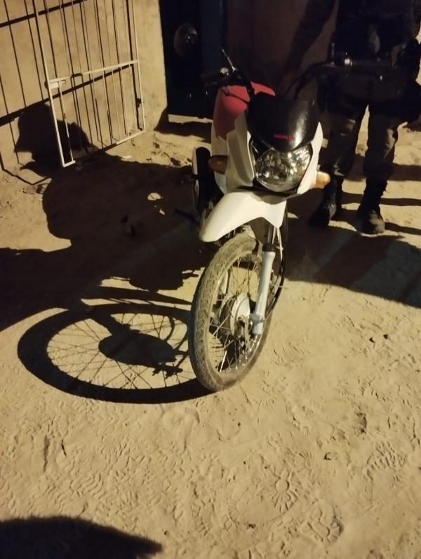 Polícia Militar age rapidamente e prende assaltantes após roubo de motocicleta em Floriano