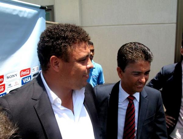 Ronaldo e Bebeto anunciam nova parceria para 2014.(Imagem:M&aacute;rcio Iannacca / Globoesporte.com)