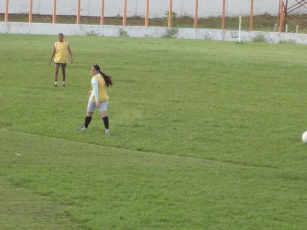 Meninas do Princesa do Sul treinando(Imagem:Floriano News)