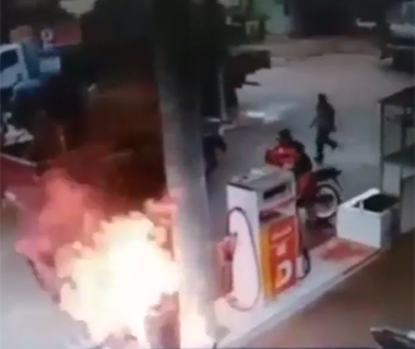Motocicleta incendeia com criança na garupa no interior do PI