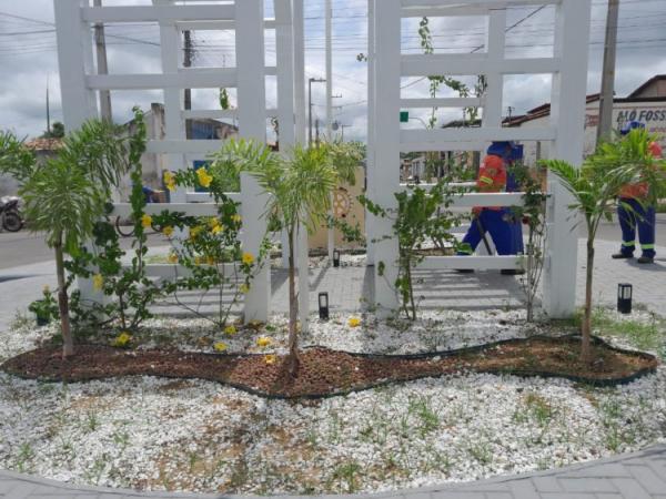 SEMAN inicia reposição de mudas de plantas em praças e rotatórias da cidade.(Imagem:Secom)