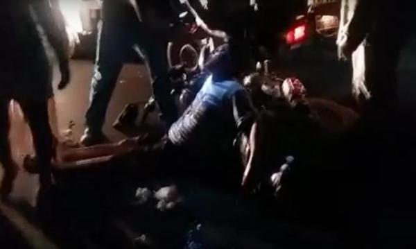 Motociclista fica ferido após colidir com caminhão no bairro Irapuá II.(Imagem:Reprodução/Jc24horas)