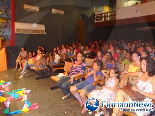 Brincantes apresentam o espet&aacute;culo 