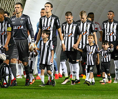 Em busca do G4, Atlético-MG recebe o Atlético-PR no Independência