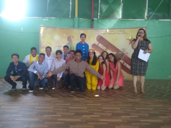 Escola Pequeno Príncipe inicia ano letivo com estreia de peça teatral