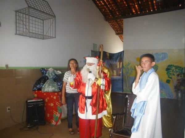 Papai Noel participou de confraterniza&ccedil;&atilde;o de Natal na APAE de Floriano.(Imagem:FlorianoNews)