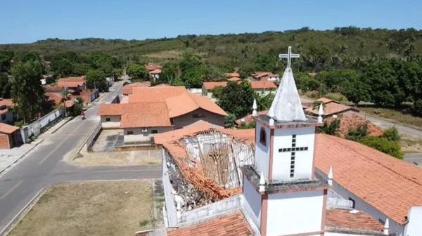  Telhado de igreja desaba em Curralinhos, no Piau&iacute;.(Imagem: Diaconia de S&atilde;o Raimundo Nonato )