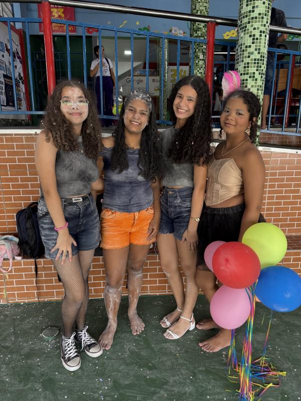 Matinê Neon leva cor, brilho e muita alegria à Escola Pequeno Príncipe em Floriano.(Imagem:Divulgação)
