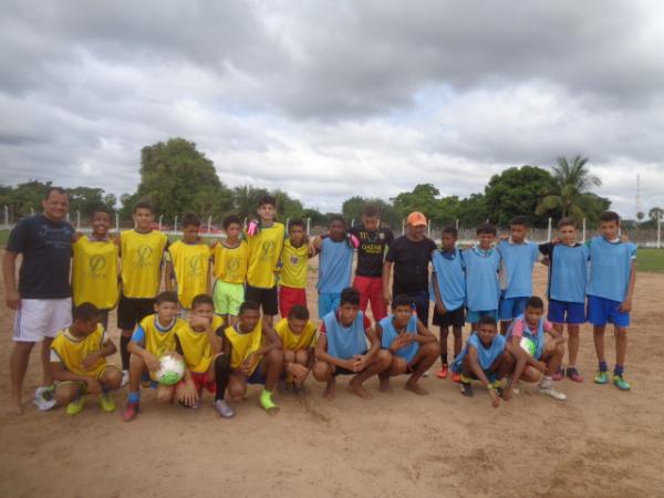 Escolinha do Jó promoveu domingo esportivo em Nazaré do Piauí