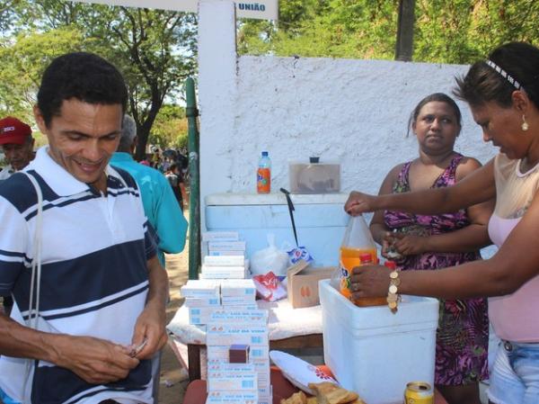Irm&atilde;os lucram com o dia de finados em Teresina.(Imagem:Catarina Costa/G1 PI)