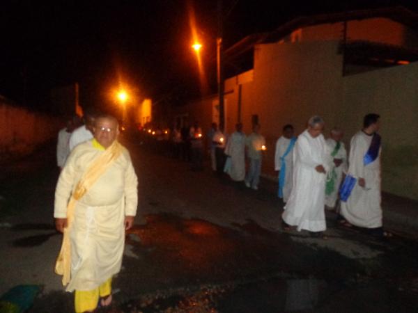 Fi&eacute;is participa. da missa do lava p&eacute;s e prociss&atilde;o do fogar&eacute;u (Imagem:FlorianoNews)