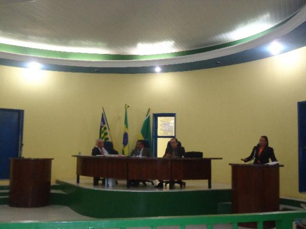 Na Tribuna, Vereadora Daguia.(Imagem:FlorianoNews)