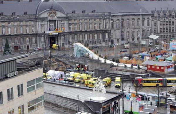 Vis&atilde;o geral da Pra&ccedil;a Saint Lambert, em Li&egrave;ge, na B&eacute;lgica, ap&oacute;s os incidentes desta ter&ccedil;a-feira (13).(Imagem:AFP)
