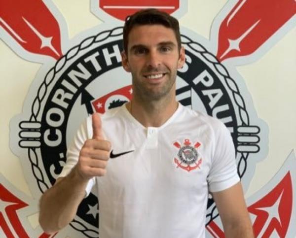 Atacante argentino Boselli se despede do Corinthians: Foi uma grande honra