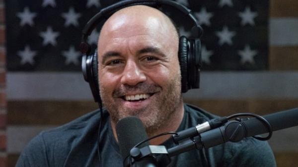 Mais cedo, Rogan postou um vídeo em suas redes sociais, no qual pediu desculpas por ter usado palavras e insultos racistas em seu programa. O Spotify não explicou por que determin(Imagem:Reprodução)