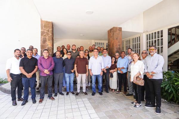 Ciro Nogueira recebe, juntamente com Joel, grupo de pastores e destaca uni&atilde;o e parceria para o futuro do Piau&iacute;.(Imagem:Ascom)
