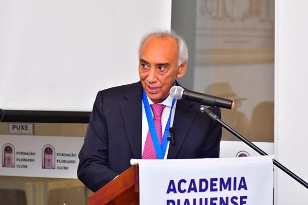 Câmara de Floriano prestigia posse de florianense na Academia Piauiense de Cultura(Imagem:CMF)