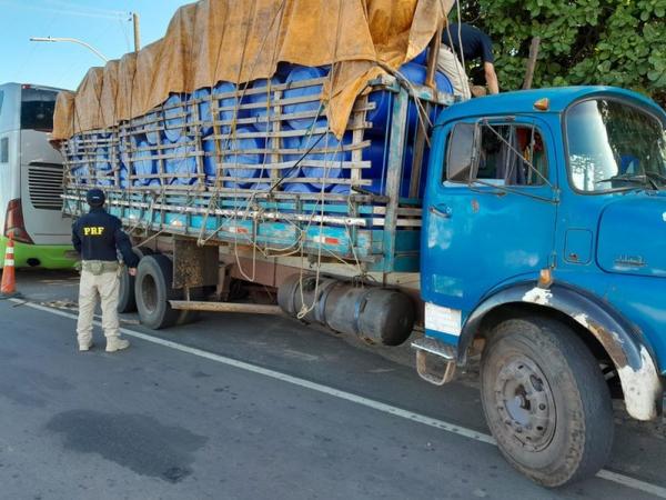 junho de 2022, um caminhoneiro foi preso pela Pol&iacute;cia Rodovi&aacute;ria Federal em Piripiri transportando cerca de 250 quilos de maconha e 3 de coca&iacute;na. (Imagem:Divulga&ccedil;&atilde;o/PRF)