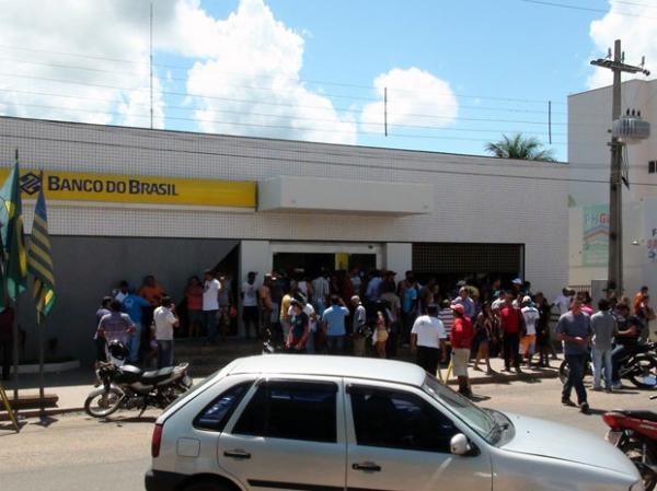 Popula&ccedil;&atilde;o ficou apavorada com a&ccedil;&atilde;o da quadrilha em Bom Jesus (Imagem:Emiliano Monteiro Amorim)