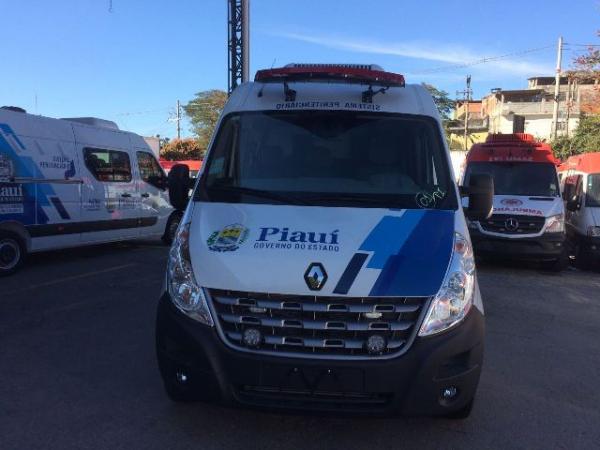 Nova viatura dar&aacute; agilidade no transporte de presos, afirma gerente da Penitenci&aacute;ria de Floriano.(Imagem:FlorianoNews)