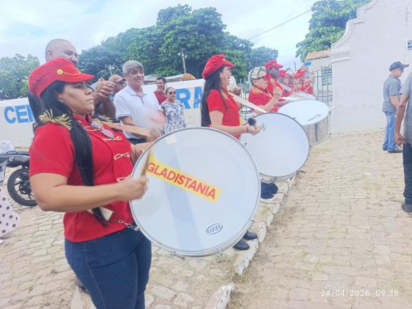 Corpo do repórter Joilson Leandro é sepultado em Floriano sob homenagens de familiares, amigos e colegas(Imagem:FlorianoNews)