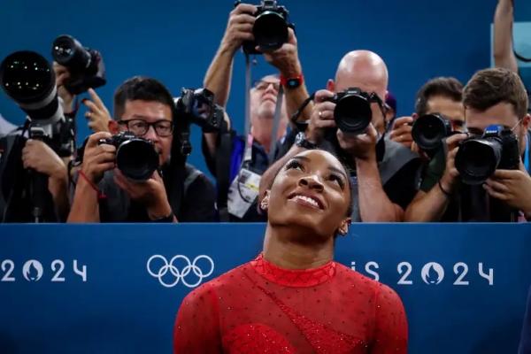 Ap&oacute;s se retirar dos Jogos de T&oacute;quio para cuidar da sa&uacute;de mental, Biles retornou em grande estilo a Paris 2024, conquistando tr&ecirc;s ouros e uma prata.(Imagem:REUTERS/Hannah Mckay/Direitos Reservados)