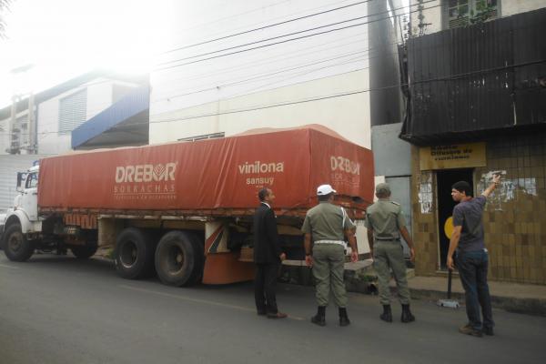Iniciada operação de desobstrução do trânsito no centro de Floriano.(Imagem:FlorianoNews)