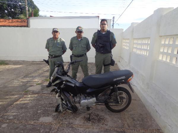  Pol&iacute;cia prende dois homens acusados de assaltar farm&aacute;cia em Floriano.(Imagem:FlorianoNews)