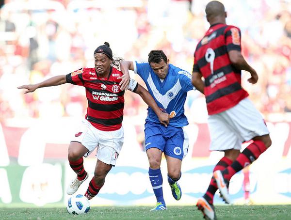 Fla goleia, volta ao G-5 e deixa o Cruzeiro em apuros