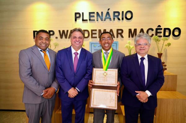 Joel Rodrigues, pré-candidato a governador, recebe homenagem em sessão especial na Assembleia Legislativa(Imagem:Ascom)