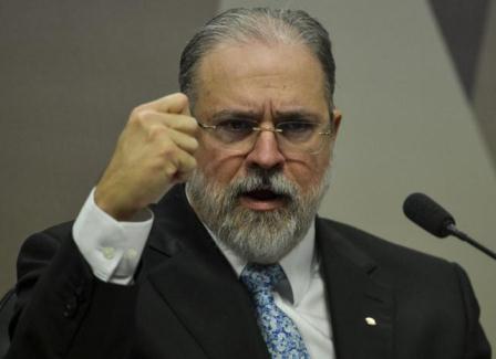Atitude de Janot é inaceitável, diz novo procurador-geral da República