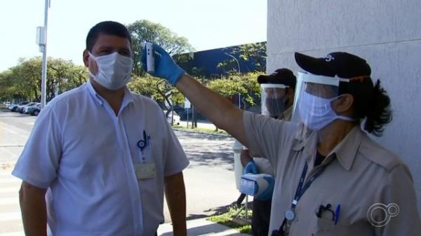 Falta de prevenção à Covid-19 pelas empresas pode justificar "demissão do empregador", dizem especia