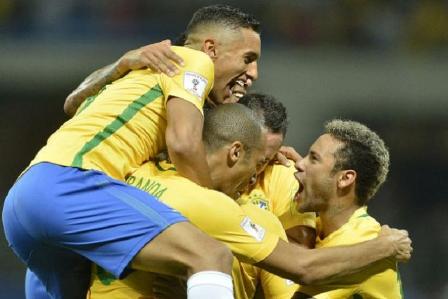 Classificação antecipada à Rússia e bom futebol marcam ano da Seleção