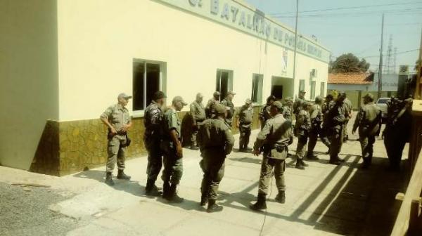 Policiais de Floriano que far&atilde;o seguran&ccedil;a nas elei&ccedil;&otilde;es se deslocam para cidades da regi&atilde;o.(Imagem:FlorianoNews)