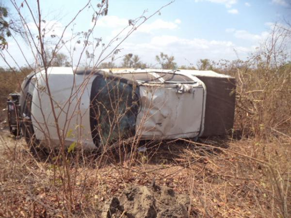 Capotamento deixa uma vítima fatal na BR 343 em Floriano