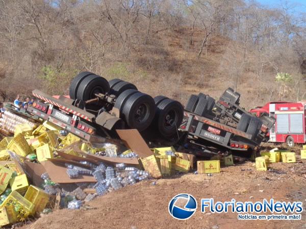 Caminhão tomba e motorista morre em acidente na PI 140.(Imagem:FlorianoNews)