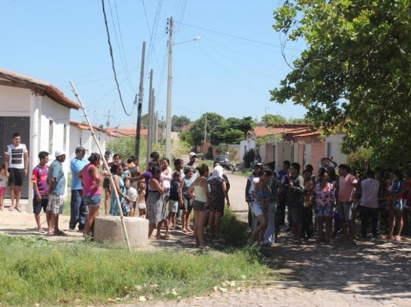 Mais de 30 fam&iacute;lias receberam a ordem no Residencial Nova Teresina.(Imagem:Catarina Costa / G1 PI)