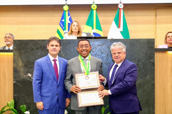 Joel Rodrigues, pré-candidato a governador, recebe homenagem em sessão especial na Assembleia Legislativa.(Imagem:Ascom)