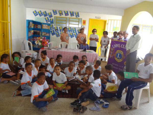 Lions Clube de Floriano realizou entrega de livros na E. M. Binu Leão