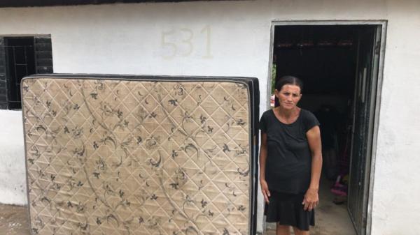 Maria de Jesus recebeu doa&ccedil;&atilde;o de cama com colch&atilde;o.(Imagem:FlorianoNews)
