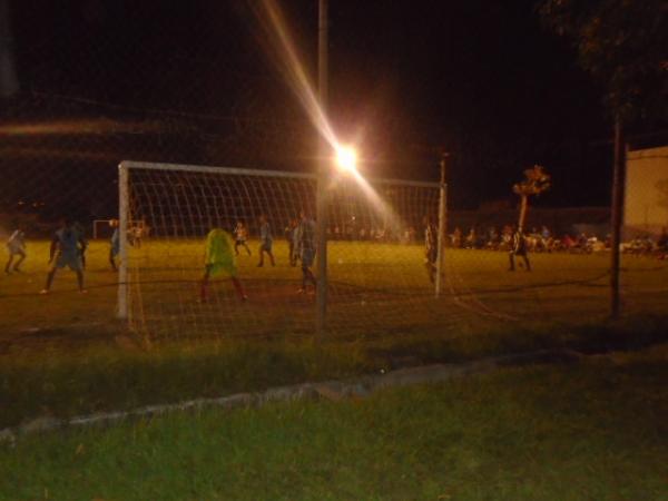 Copa Com&eacute;rcio de Futebol Society &eacute; iniciada sob chuva em Floriano.(Imagem:FlorianoNews)